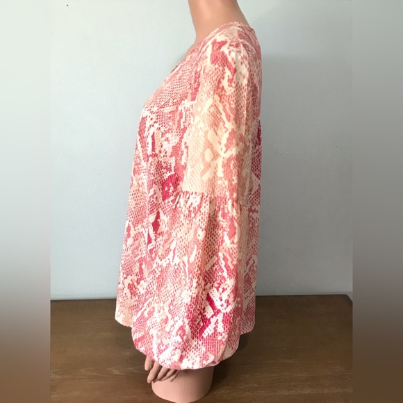 Cabi Blouse Shirt Womens Size M Long Sheer Peasant Sleeve Snakeskin Print V-Neck - Picture 7 of 16